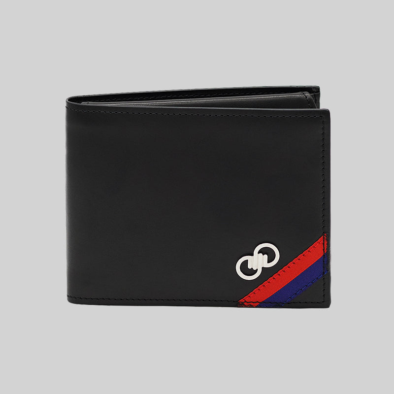 Expertly handcrafted from the finest luxury Italian calfskin, our ETRN bi-fold wallet for men exudes a timeless elegance.